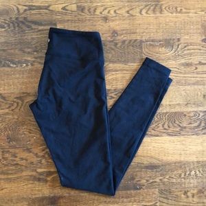Black Lululemon Wunder Under, size 6